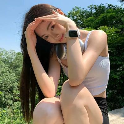 穿黄靴子的女孩